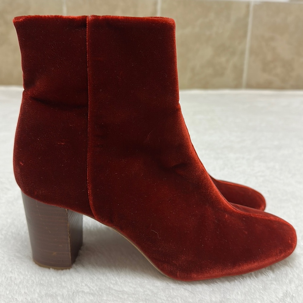 Sezane Lea Rust colored velvet ankle boots. Size EU 37/US 6.